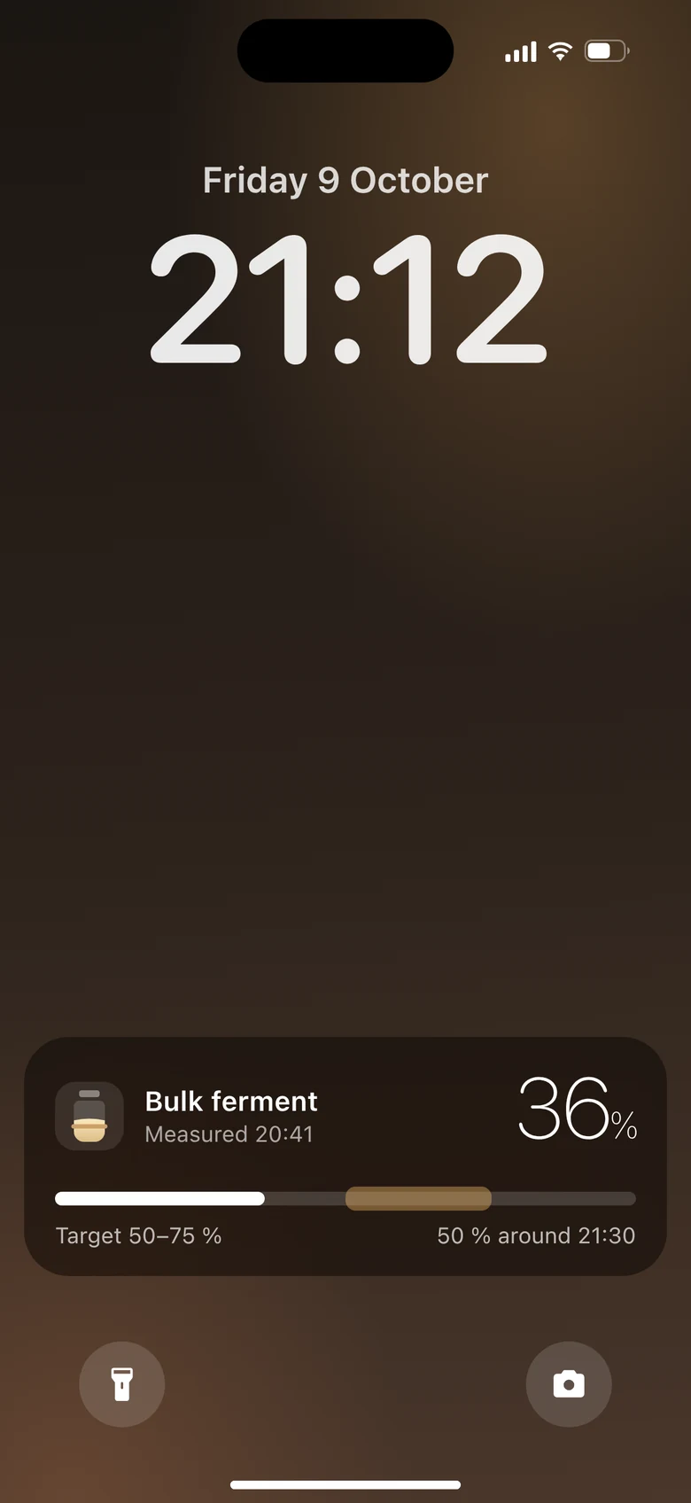 Lock Screen Live Activity: bulk ferment at 36 %, 50 % expected around 21:30.