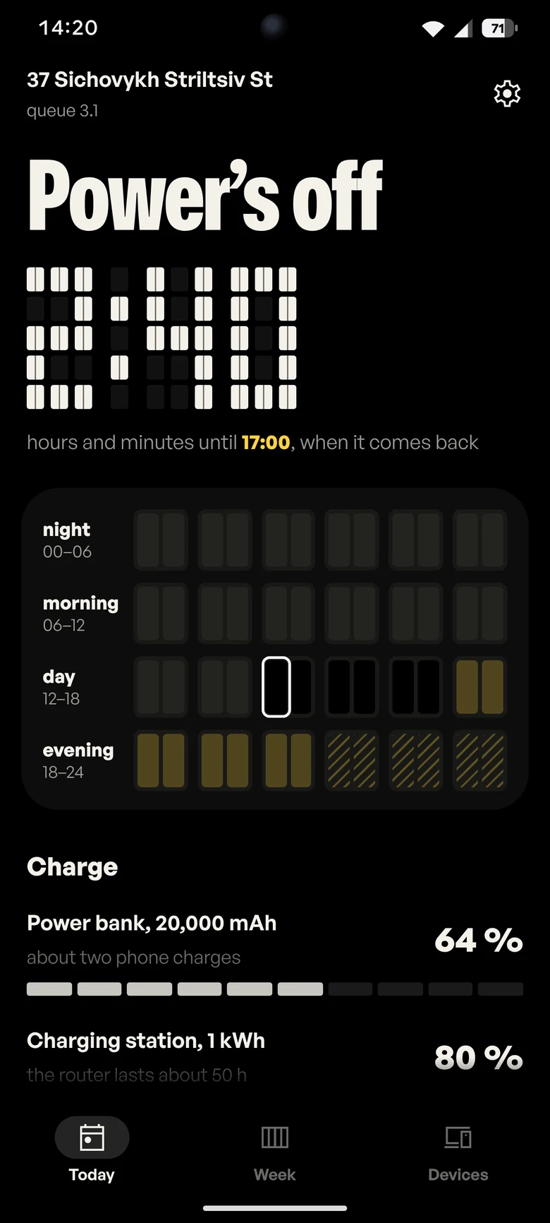 Power’s off: a black OLED screen, 2 h 40 min until the power returns, and the charge left.